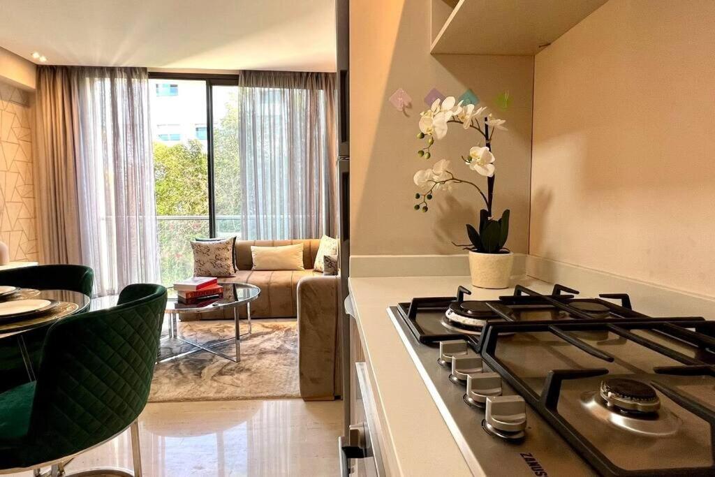 Queen Suite- Garden View In Ain Diab- By Appartali Apartamento Casablanca